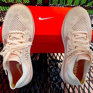 Nike Fly Nit 2 React Pale Pink size 7